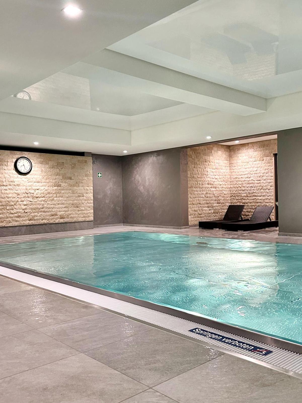 2 Mit Pool Im Haus Apartment