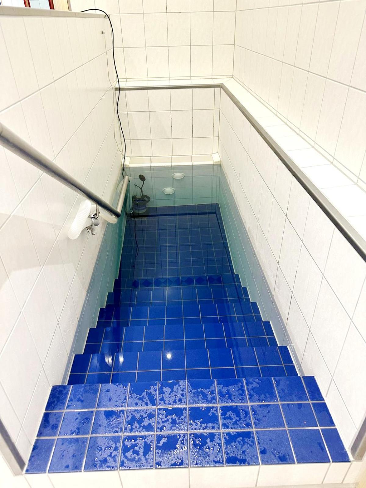 2 Mit Pool Im Haus